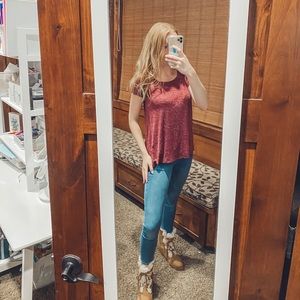 Basic maroon and white marbled tee